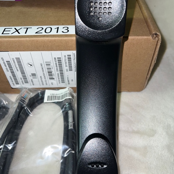 Polycom VVX 411 Gigabit PoE 12-line IP Desktop Phone - Black - New - Picture 3 of 7
